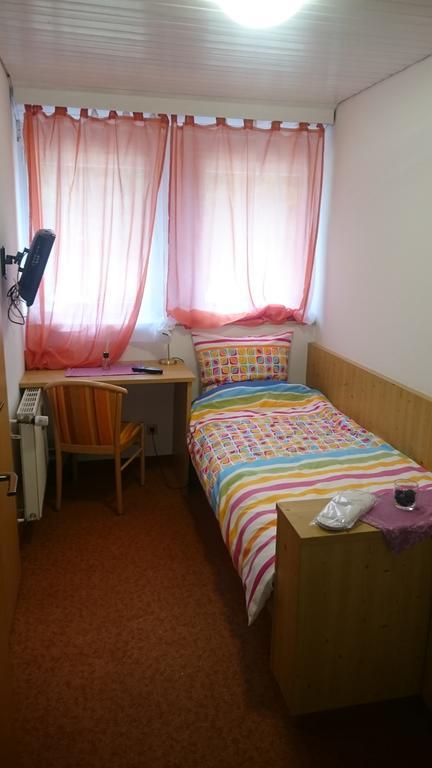 Gasthof Wilhelm Tell Fremdenzimmer Цирндорф Екстериор снимка